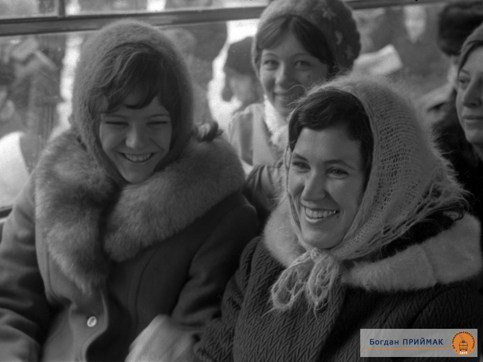 1975, перші пасажири