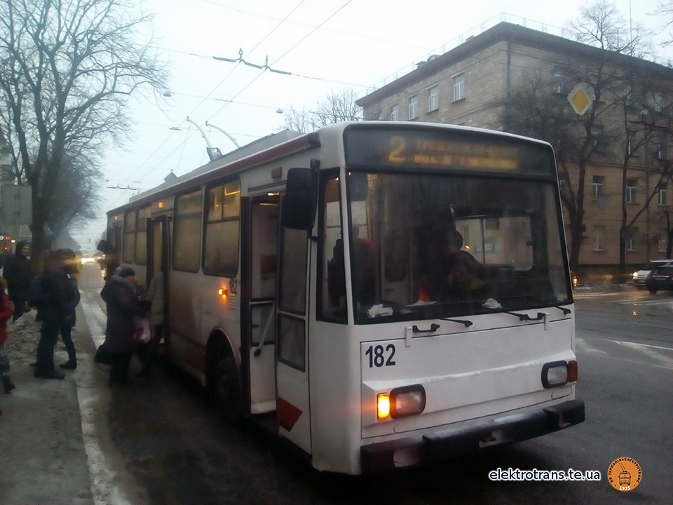 На маршрути виїхав тролейбус «Škoda 14Tr» №182