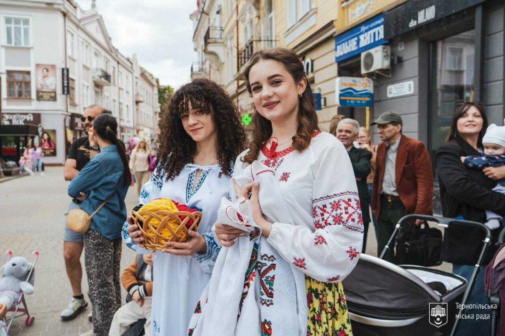 15 травня проїзд у громадському транспорті Тернополя для пасажирів у вишиванках безкоштовний 15 травня проїзд у громадському транспорті Тернополя для пасажирів у вишиванках безкоштовний